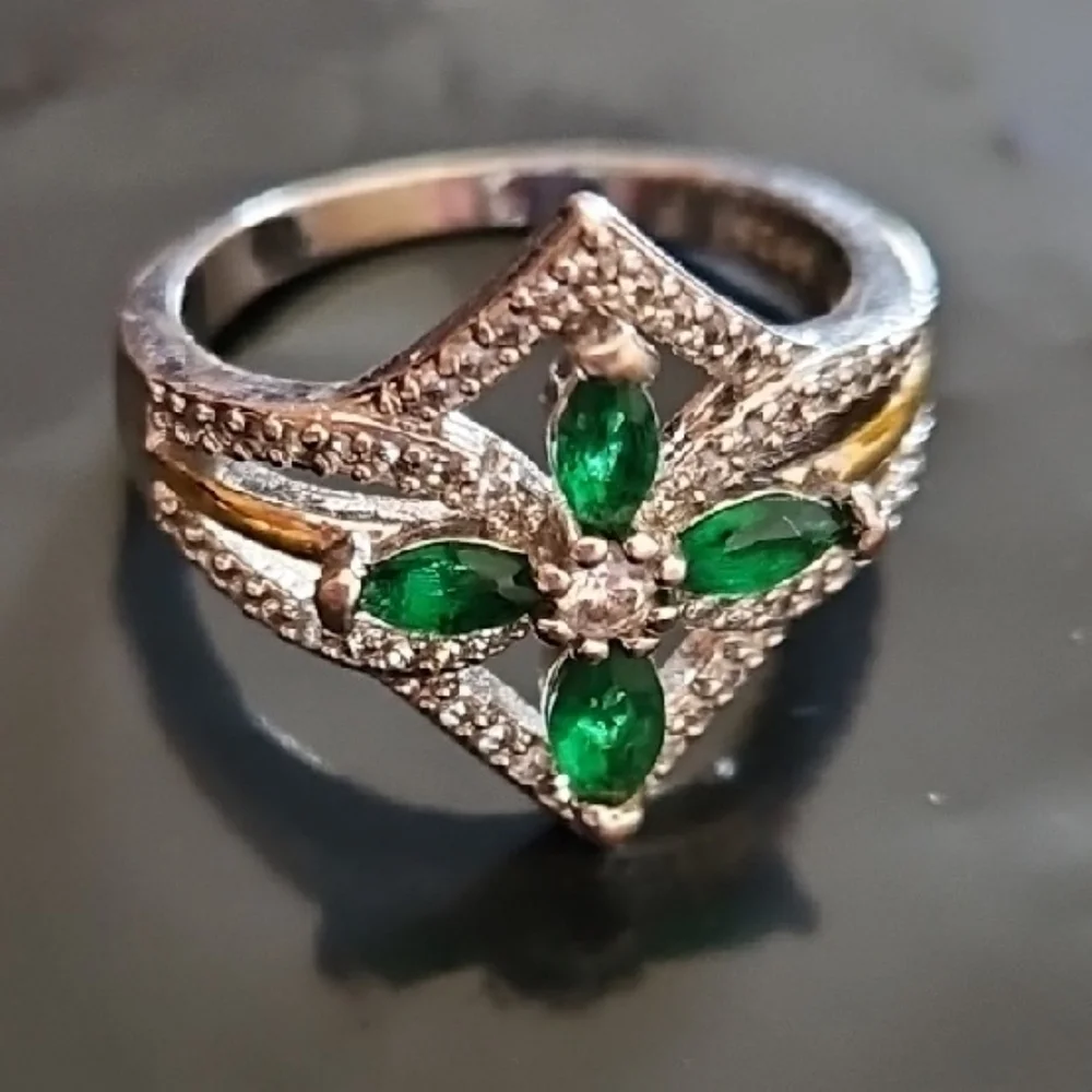 925 Sterling Silver and Green Gemstone Ring, Sz 7